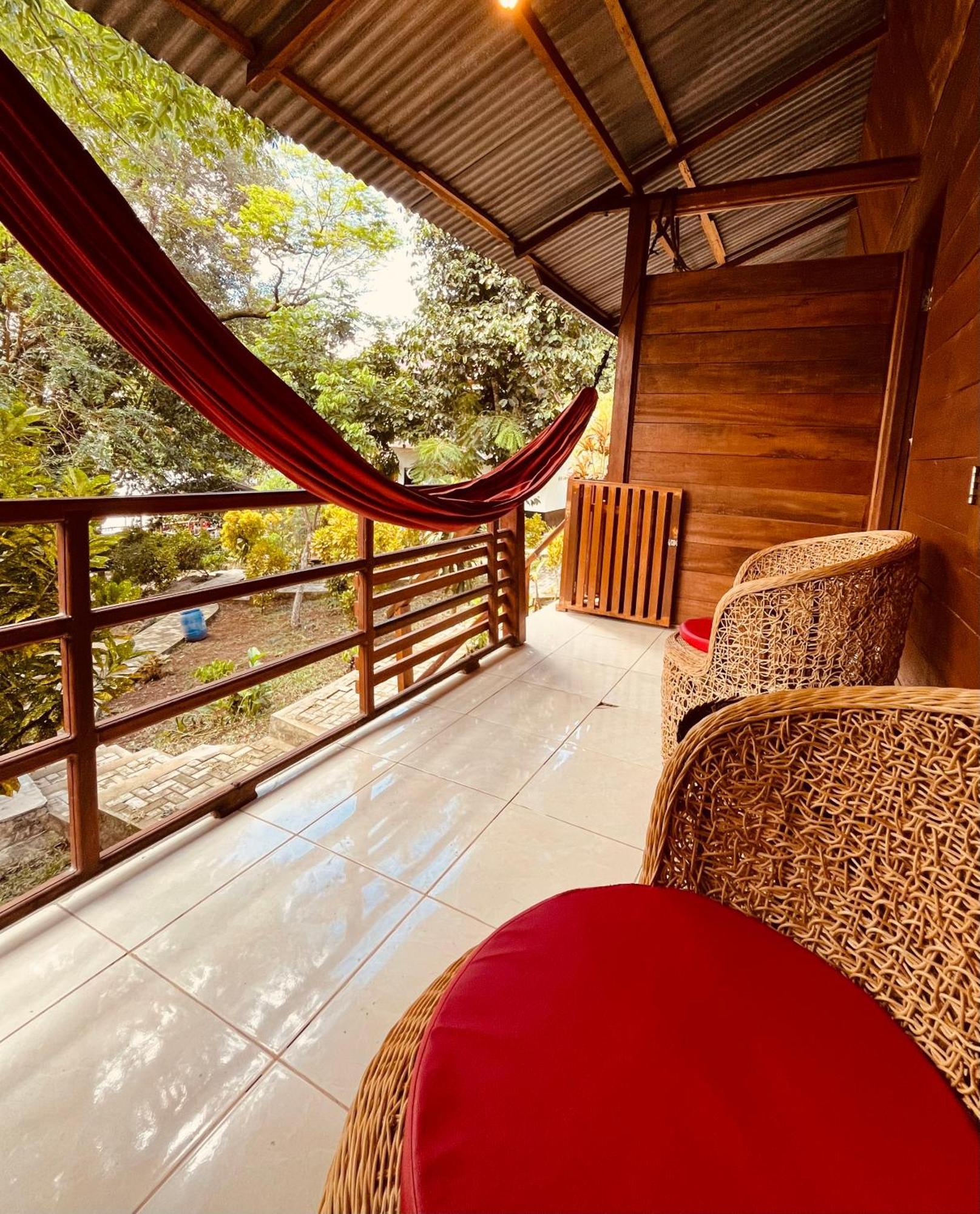 Olala Bungalows And Restaurant Sabang  Exterior foto